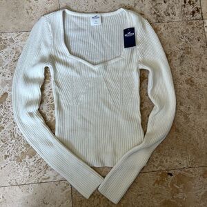 Hollister Women's Cream Sweater